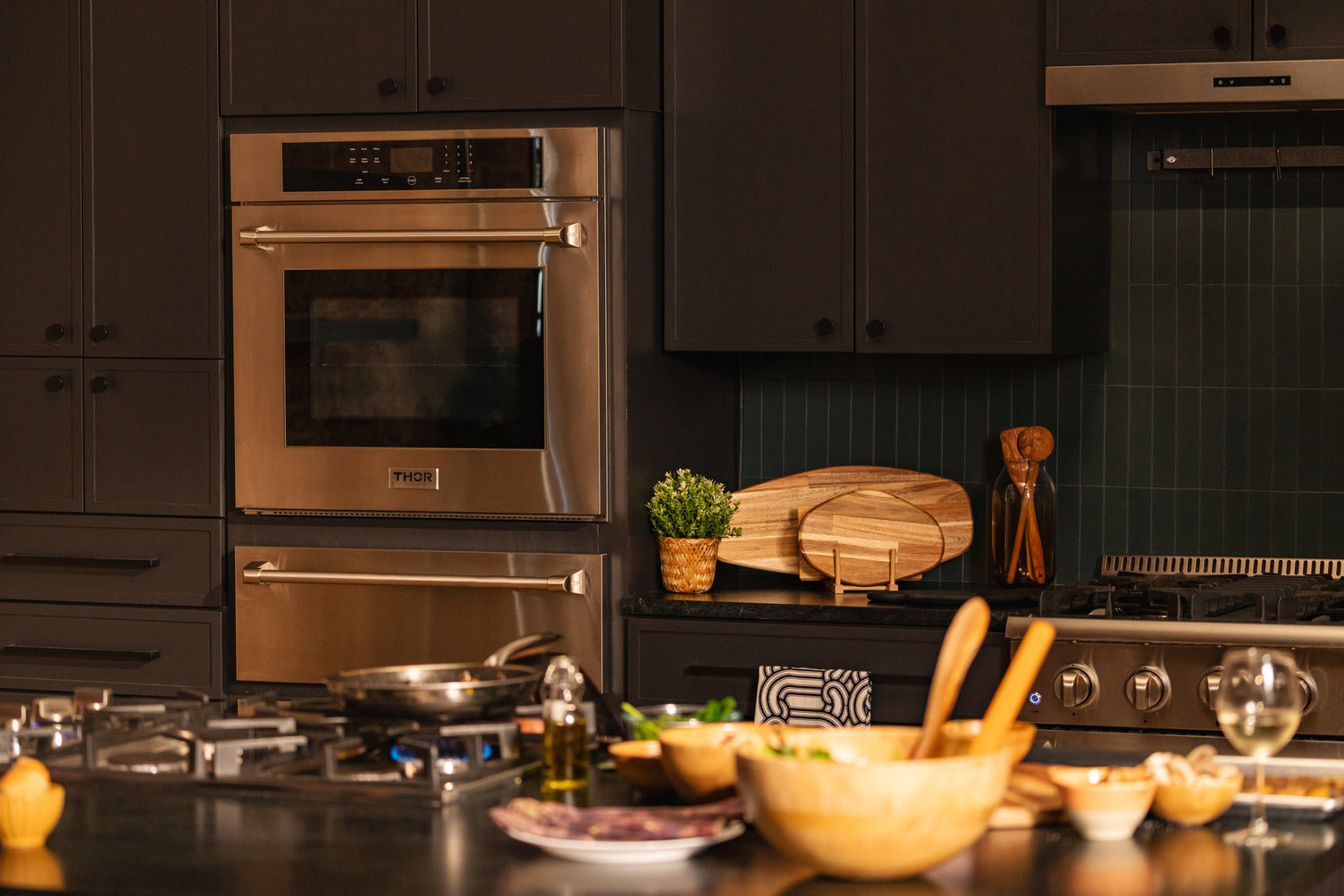 THOR Kitchen - 30" Professional Wall Oven - HEW3001